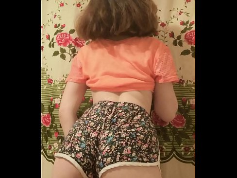 ❤️ Babe żagħżugħa sexy tqaxxir ix-xorts tagħha fuq il-kamera ☑ Vidjow tas-sess f'mt.niceporn-tv.ru ❤