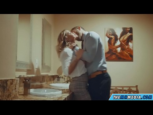❤️ Meta blonda busty seduces f'kamra tal-banju pubbliku ☑ Vidjow tas-sess f'mt.niceporn-tv.ru ❤